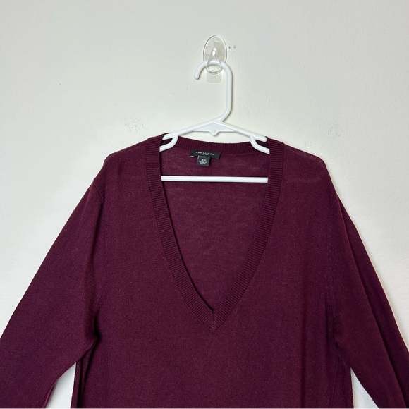 Ann Taylor Sweater Womens XS Burgundy Cashmere Blend V Neck Preppy Classic - Picture 2 of 12